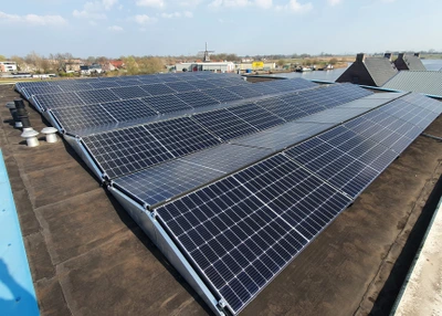zonnepanelen op plat dak
