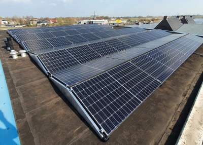 Zonnepanelen op plat dak