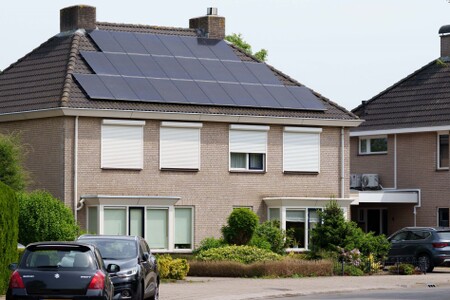 Woning met zonnepanelen van Dijkman
