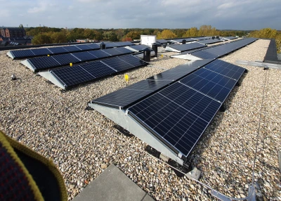 zonnepanelen plat dak