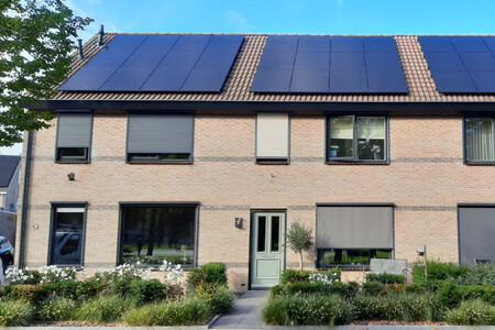 Rijtjeshuizen met zonnepanelen